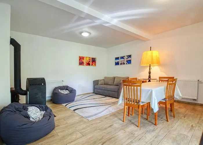 Farkasko Vendeghaz Penzion Noszvaj